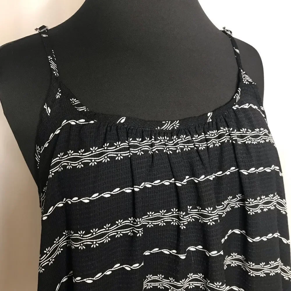 143 Story by Line Up Ruffle Shark Bite Tank Top S